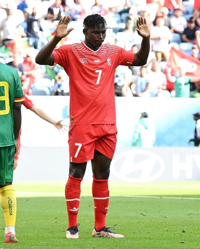 
 Pemain Swiss Breel Embolo selebrasi usai mencetak gol ke Gawang Kamerun. Sumber : @fifaworldcup