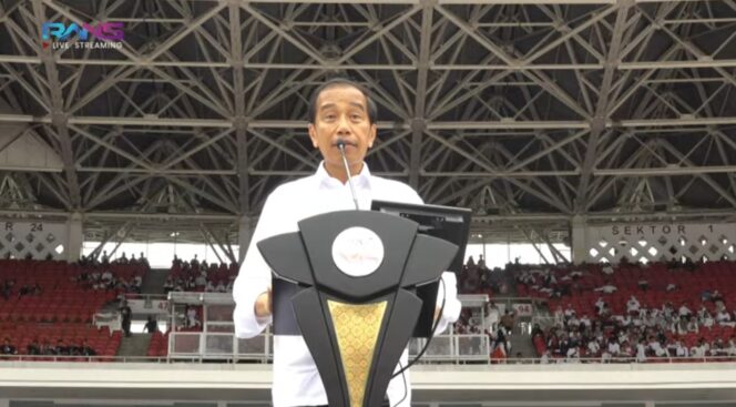 
 Jokowi Beri Kode Pemimpin ‘Berambut Putih’, Sinyal untuk Ganjar?
