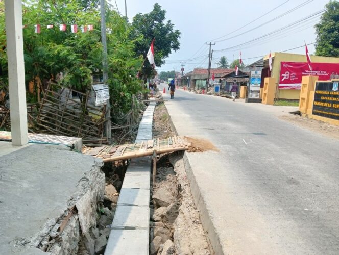 
 PUPR Banten Pasang U-Ditch Antisipasi Banjir di Ruas Parigi-Sukamanah