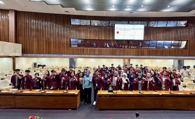 
 Mahasiswa Untirta saat berada di Gedung DPR RI, 21 Agustus 2025. (Ist)